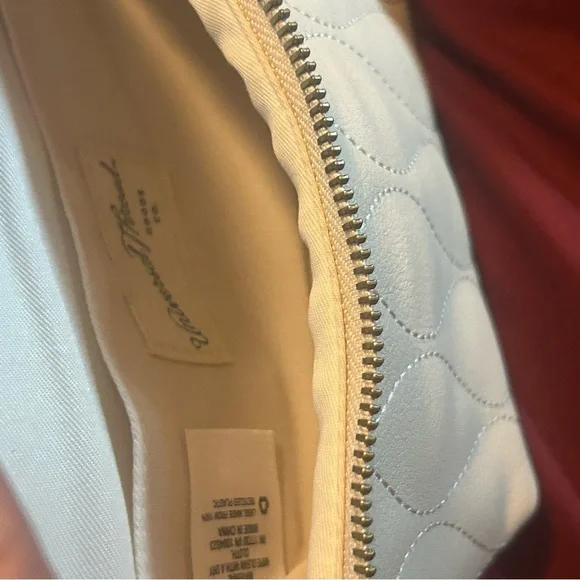 Universal Thread Quilted White Fanny pack - Picture 8 of 9